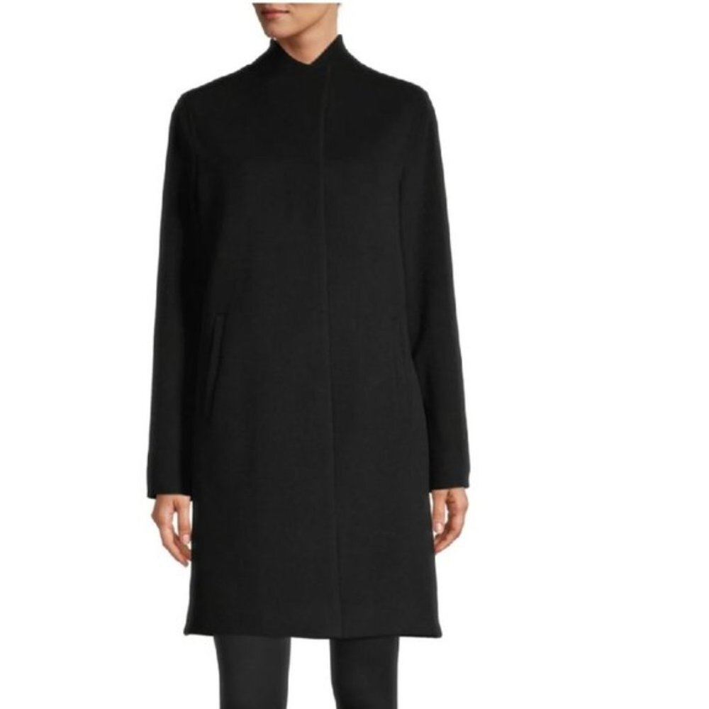 HiSO Wing Collar Cashmere and Wool Coat